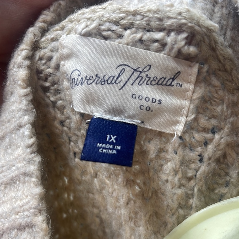 1X Universal Threads Sweater - Picture 3 of 3